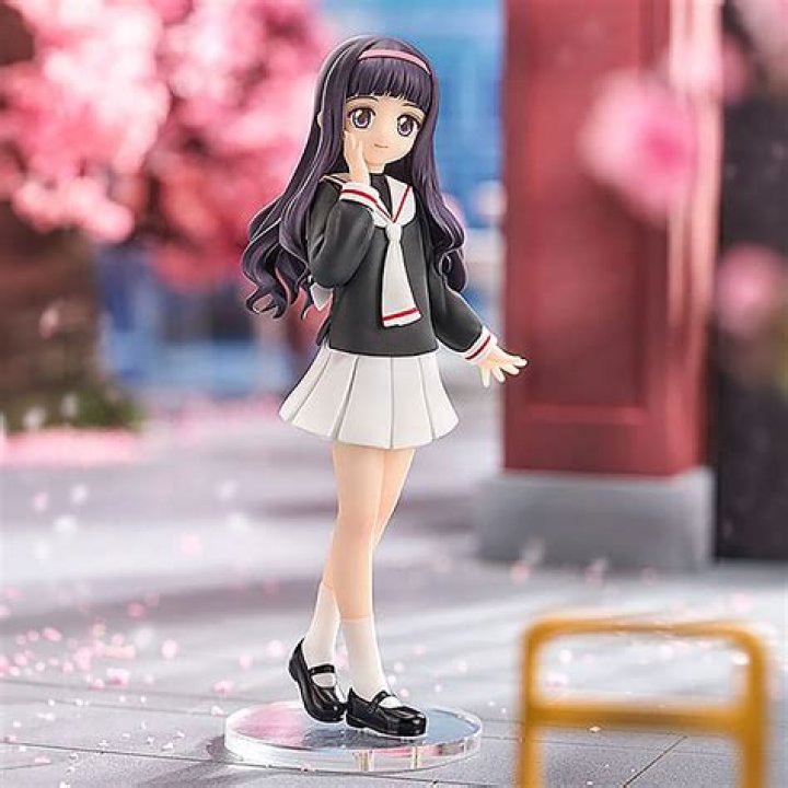 Does eriol like Tomoyo?