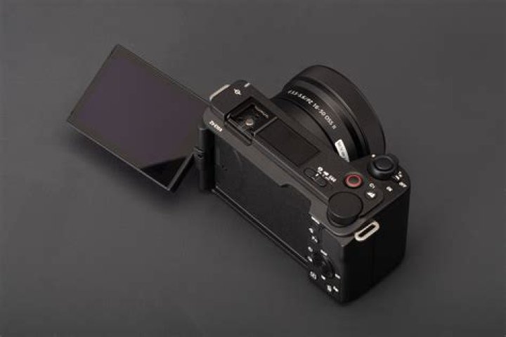 Does Sony RX100 have screen protector?