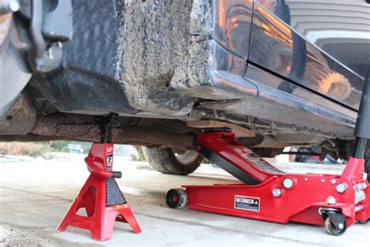 how to remove jack from car?