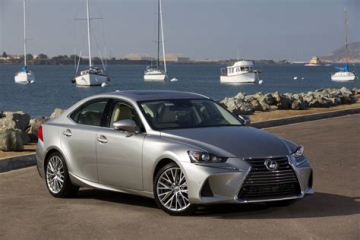 Is Lexus IS300 fuel efficient?